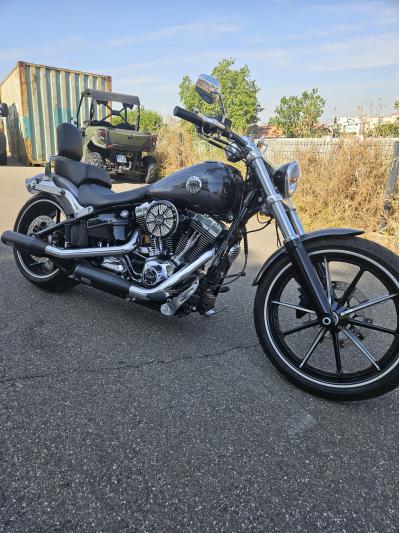 HARLEY-DAVIDSON SOFTAIL BREAKOUT 1690