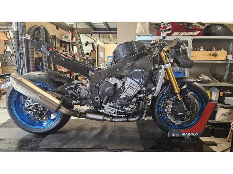 YAMAHA YZF 1000 R1