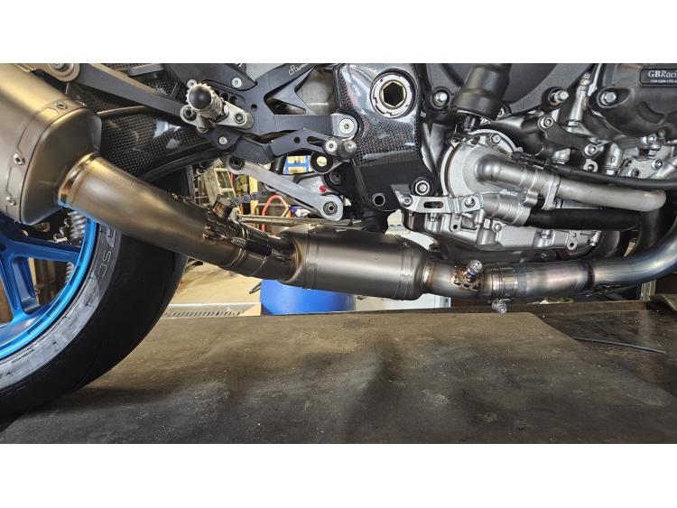 YAMAHA YZF 1000 R1