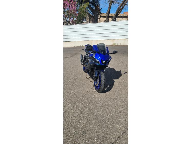 YAMAHA R7
