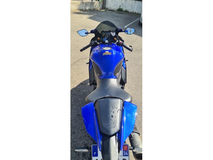 YAMAHA R7