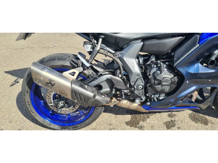 YAMAHA R7